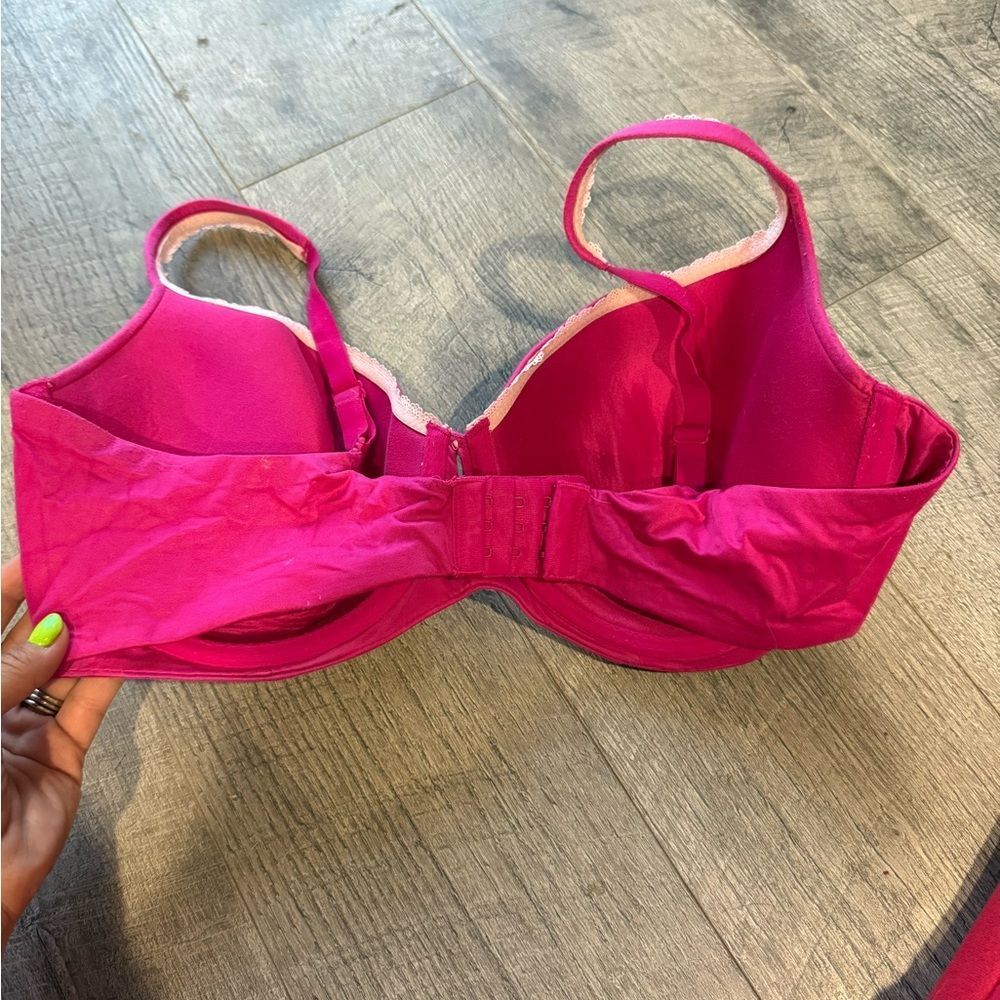 Victoria's Secret Fuchsia Bra - Picture 2 of 3
